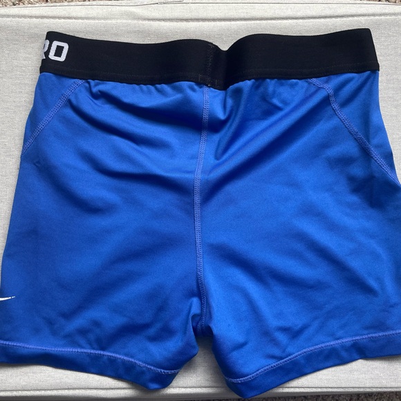Nike Pro Women’s 3” shorts - Picture 3 of 6